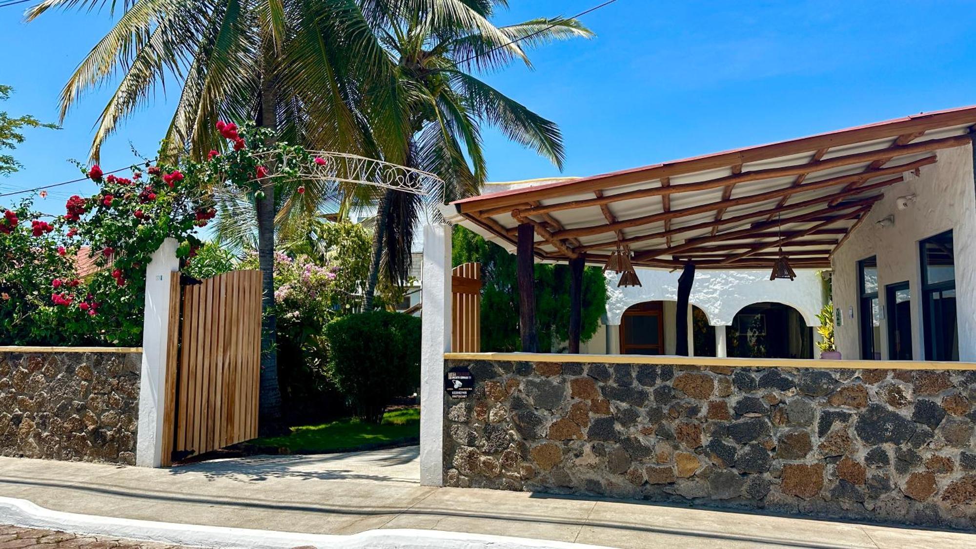 Hostal Suenos Silvestres Puerto Ayora  Eksteriør bilde